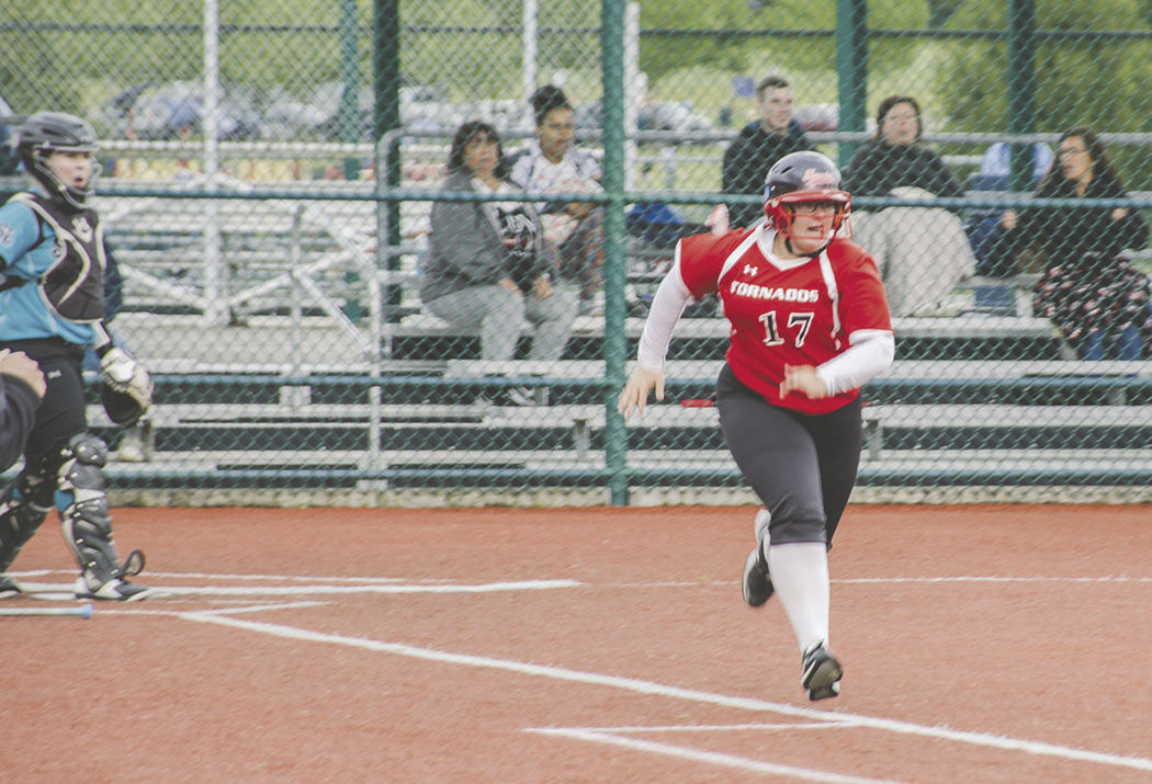 190524.sports.yelmsoftball.er2 2.jpg
